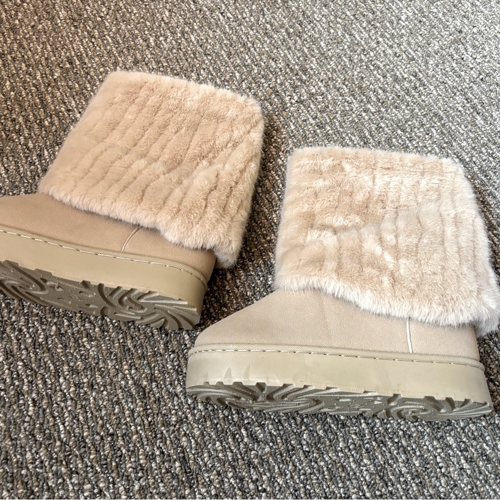 Platform fur cuff boots